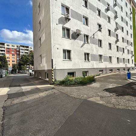 Cozy Studio Apartment In The Wider Center Bratislava Buitenkant foto