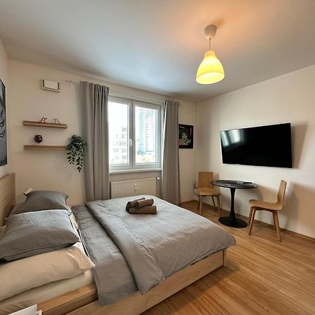 Cozy Studio Apartment In The Wider Center Bratislava Buitenkant foto