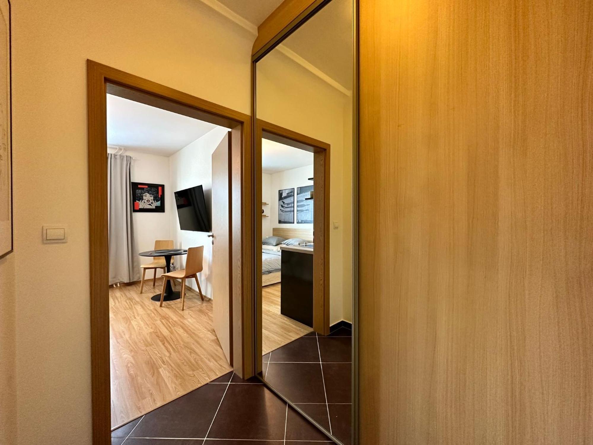 Cozy Studio Apartment In The Wider Center Bratislava Buitenkant foto