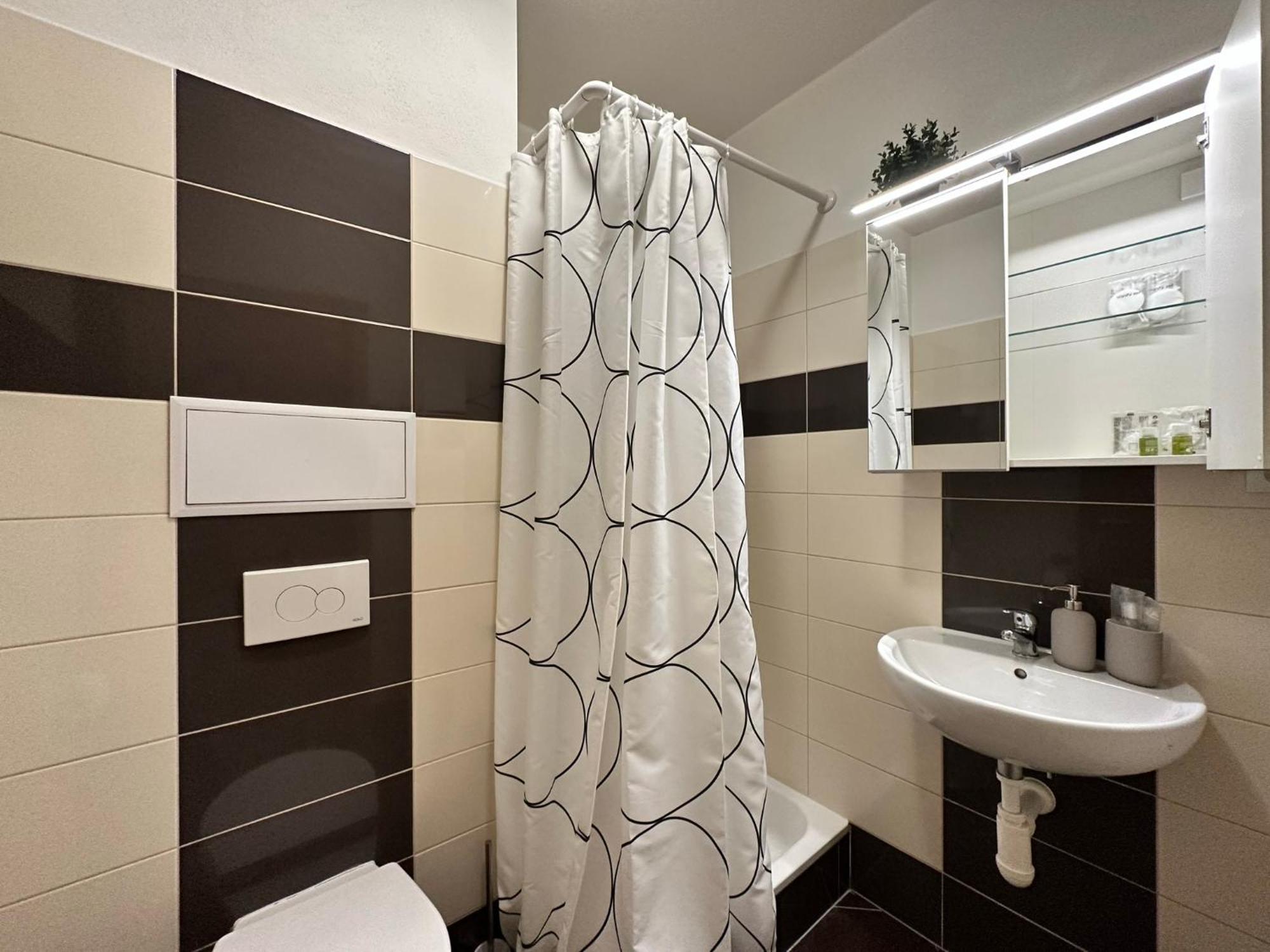 Cozy Studio Apartment In The Wider Center Bratislava Buitenkant foto