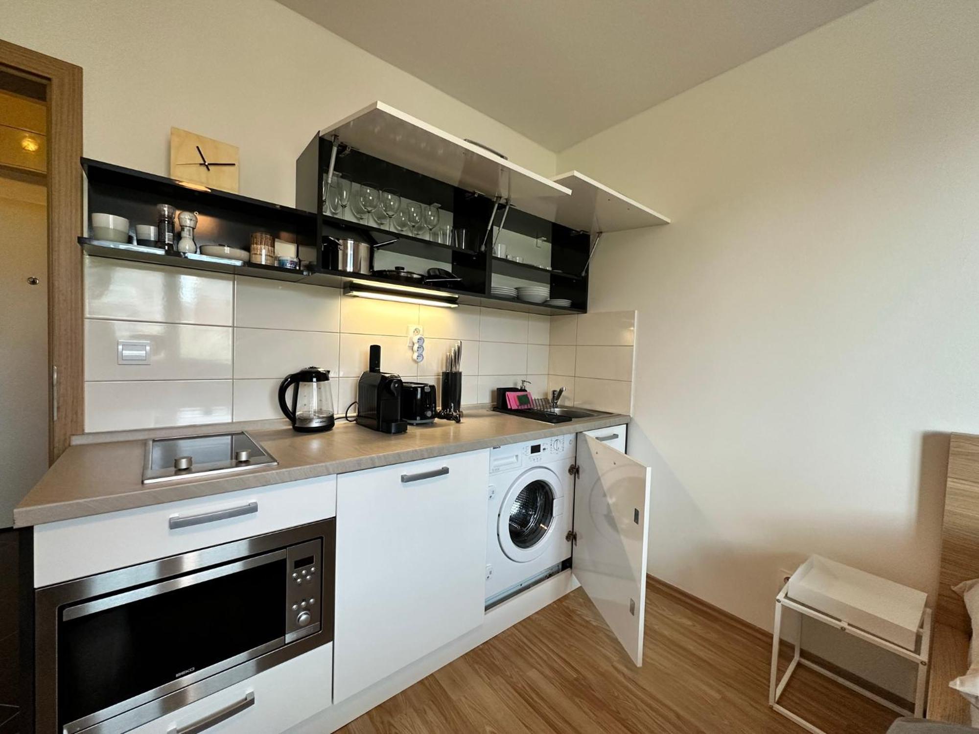Cozy Studio Apartment In The Wider Center Bratislava Buitenkant foto